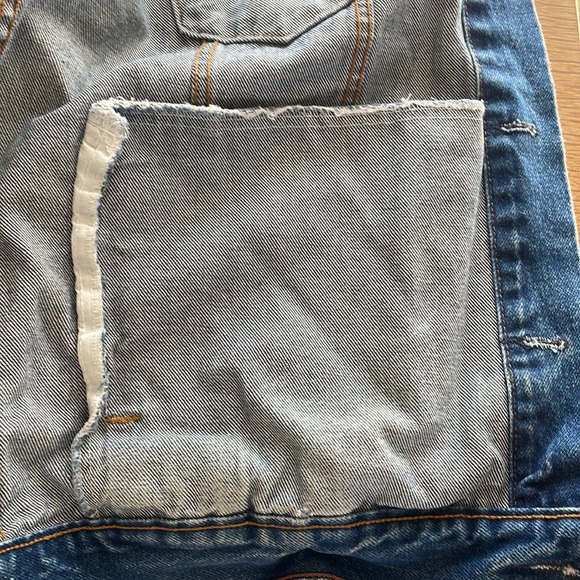 Levi’s signature denim jacket, size large, distressed wrists, medium wash - Picture 8 of 8
